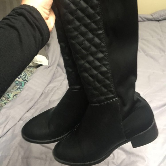 Black boots - Picture 1 of 2